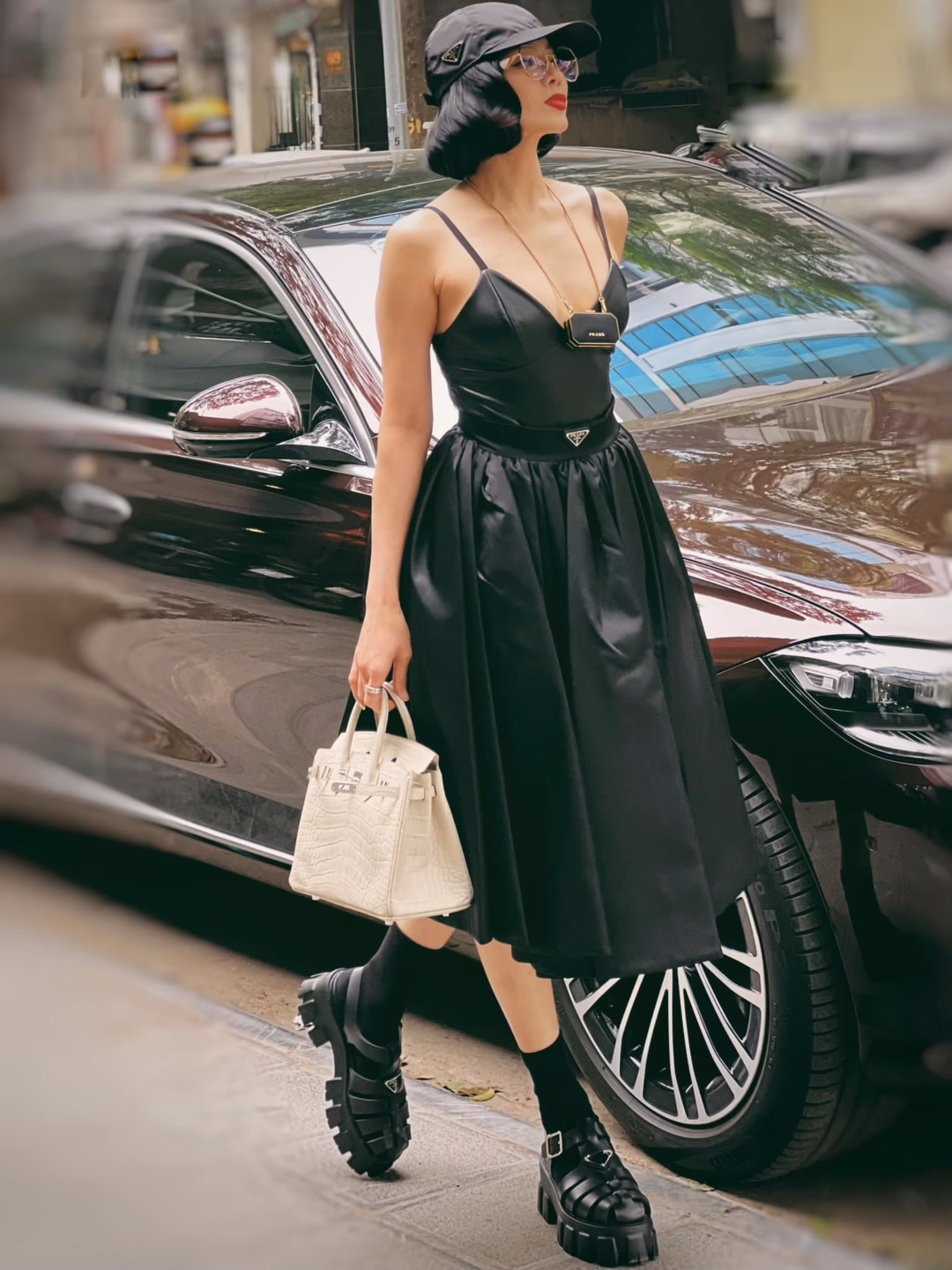 Lệ Quyên khoe túi Hermes và Louis Vuitton, hé mở bí quyết trở thành Nữ hoàng phòng trà amp;#34;Nữ hoàng phòng tràamp;#34; có nhà dải từ Nam ra Bắc với kho đồ hiệu tiền tỷ nhưng chỉ ưu ái duy nhất một mẫu túi xách - 11