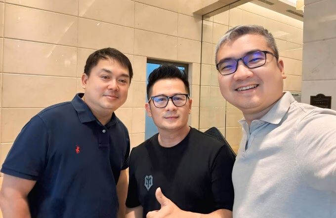 Cựu lãnh đạo FPT Hoàng Nam Tiến qua đời Host Thúy Vân trò chuyện cùng ông Hoàng Nam Tiến trong một chương trình podcast.