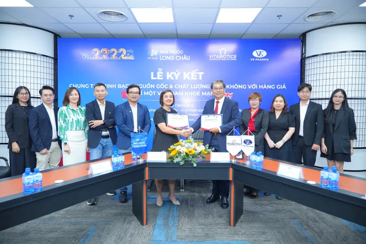 Long Châu cùng đối tác ra mắt Liên minh minh bạch vì sức khỏe người dân Long Châu hợp tác cùng đại diện Vitabiotics - Anh Quốc.