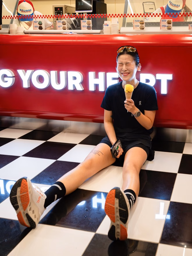 Thương hiệu giày gây sốc toàn cầu, vượt 20 tỷ USD, ‘đe dọa’ Nike và adidas ON - Từ thất bại khi đòi gắn “ống nước” vào giày Nike, giờ sắp vượt mặt Nike tới nơi- Ảnh 2.