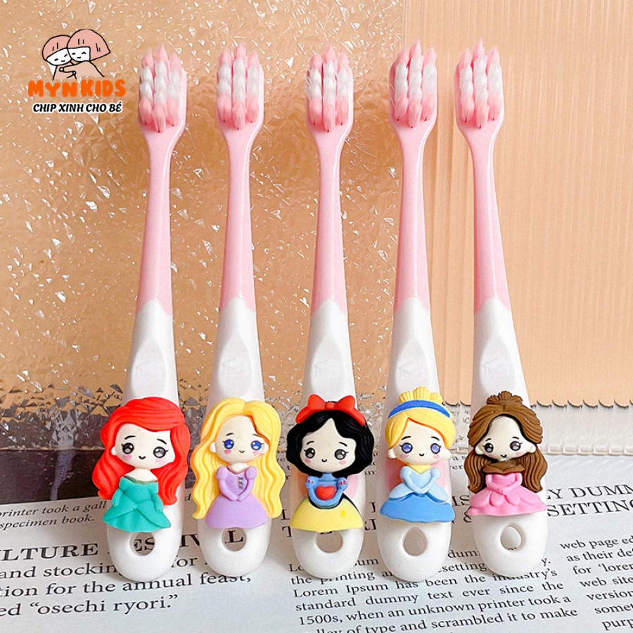 Làm thế nào để chọn bàn chải đánh răng phù hợp cho bé từ 2 đến 12 tuổi, không khiến trẻ sợ đánh răng?