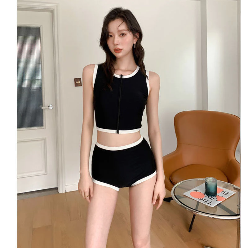 Mặc đồ bơi hai mảnh như thế nào để không lộ khuyết điểm cơ thể?