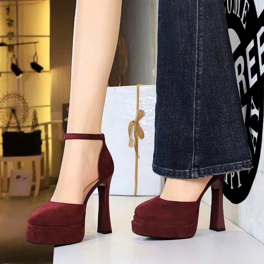 Làm thế nào để chọn túi xách nữ da lộn phù hợp với phong cách và không làm hỏng outfit của bạn?