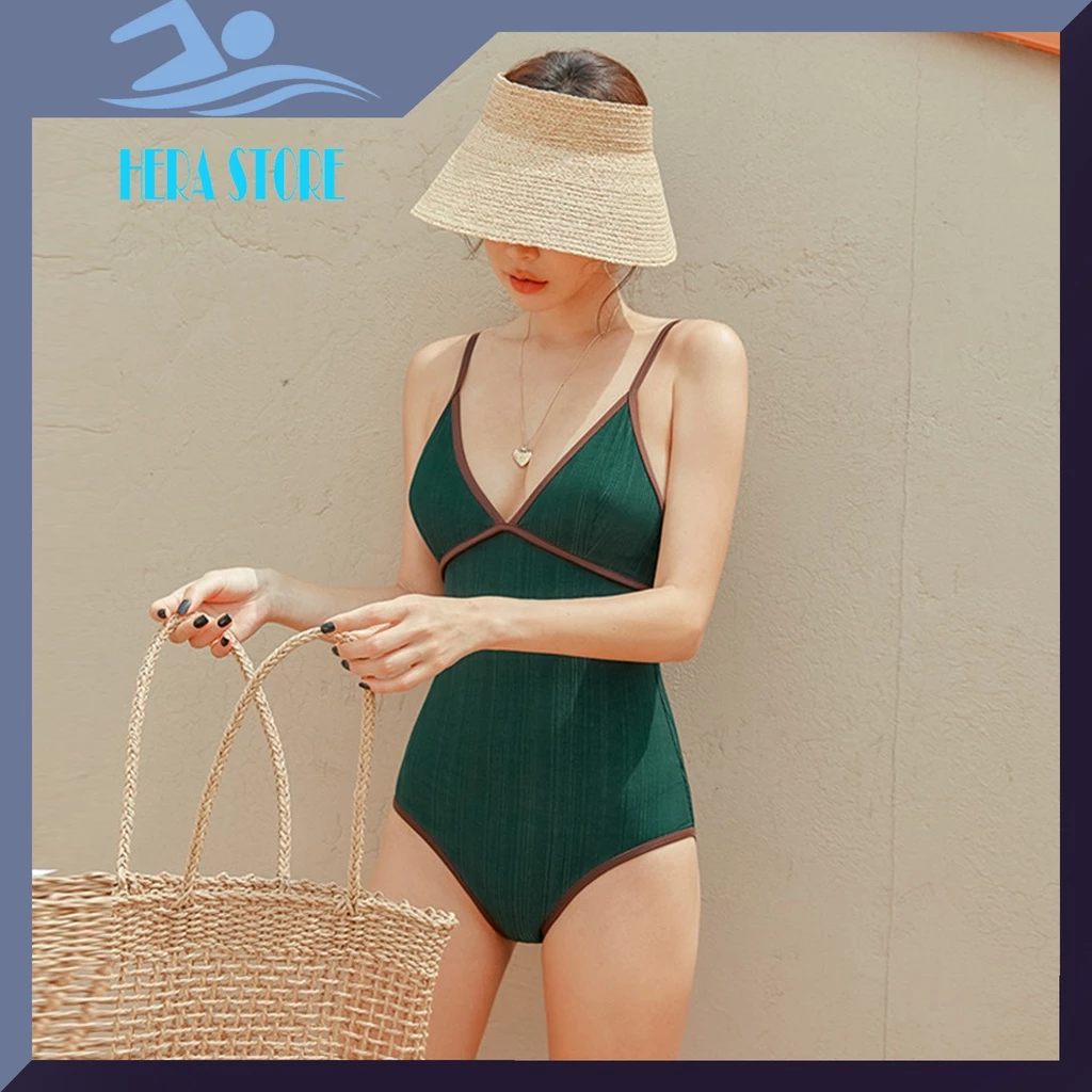Mặc bikini một mảnh lên bờ có sao không? Lời khuyên cho nàng khi diện đồ tắm lên đất liền