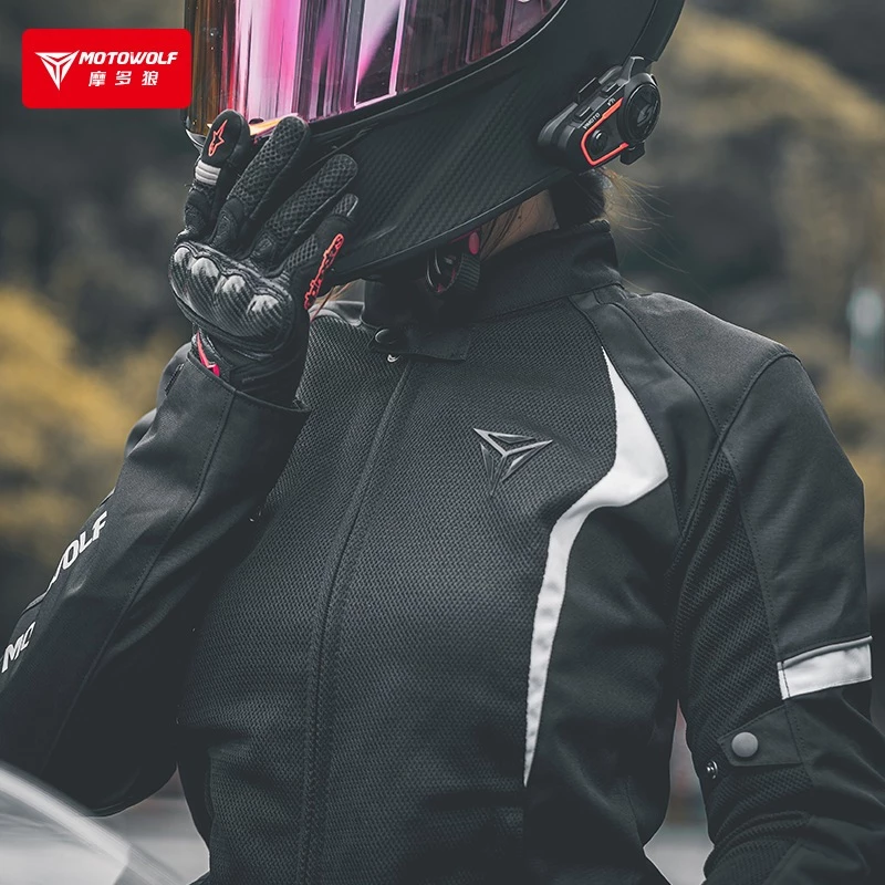 Mặc áo bảo hộ khi đi xe máy – thói quen cần có của chị em để đảm bảo an toàn