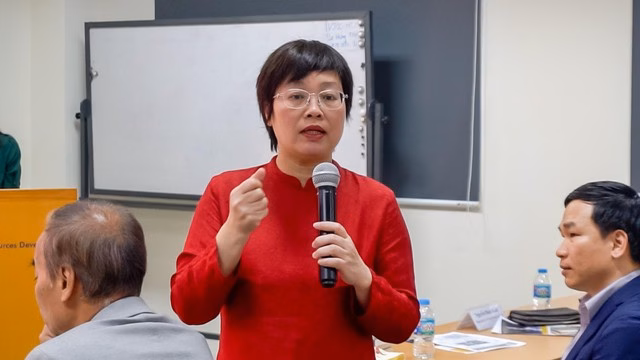 Bà Khúc Thị Hoa Phượng giới thiệu cuốn sách Vương đạo kinh doanh Bà Khúc Thị Hoa Phượng giới thiệu cuốn sách Vương đạo kinh doanh