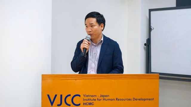 Ông Hồ Văn Hơn chia sẻ về hành trình chuyển ngữ Ông Hồ Văn Hơn chia sẻ về hành trình chuyển ngữ