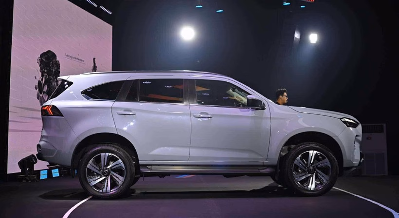 Isuzu mu-X 2025 Ra Mắt: Giá Tăng Nhẹ, Trang Bị Hiện Đại Hơn 503371682_1152717566893928_4821766775222234845_n.jpeg