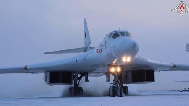 Nga triển khai máy bay ném bom chiến lược Tu-160 tới căn cứ Anadyr Nga triển khai máy bay ném bom chiến lược Tu-160 tới căn cứ Anadyr