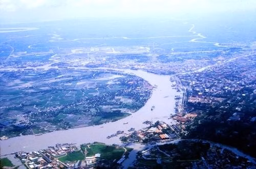 Đôi bờ sông Sài Gòn với bán đảo Thủ Thiêm và trung tâm thành phố hơn 50 năm trước Đôi bờ sông Sài Gòn với bán đảo Thủ Thiêm và trung tâm thành phố hơn 50 năm trước