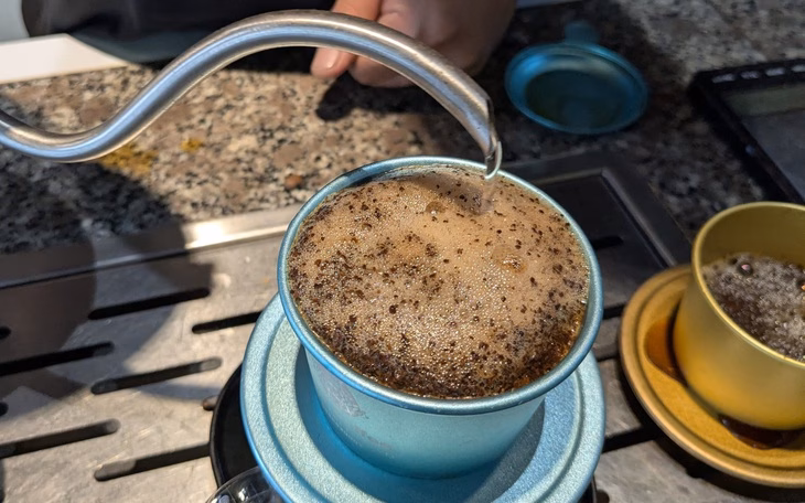 Hàng giả bủa vây thức ăn, thuốc men, mỹ phẩm: Ai là ‘con tin’ của giá rẻ? - Ảnh 2.