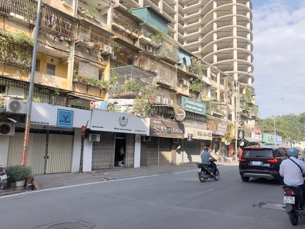Cần một hành lang pháp lý mới để chấn chỉnh tình trạng quảng cáo ngoài trời. Ảnh: T. Tuấn