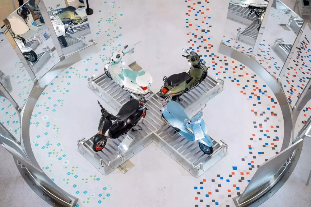 Vespa ra mắt bộ đôi Primavera và Sprint 2025 tại triển lãm ở Sài Gòn