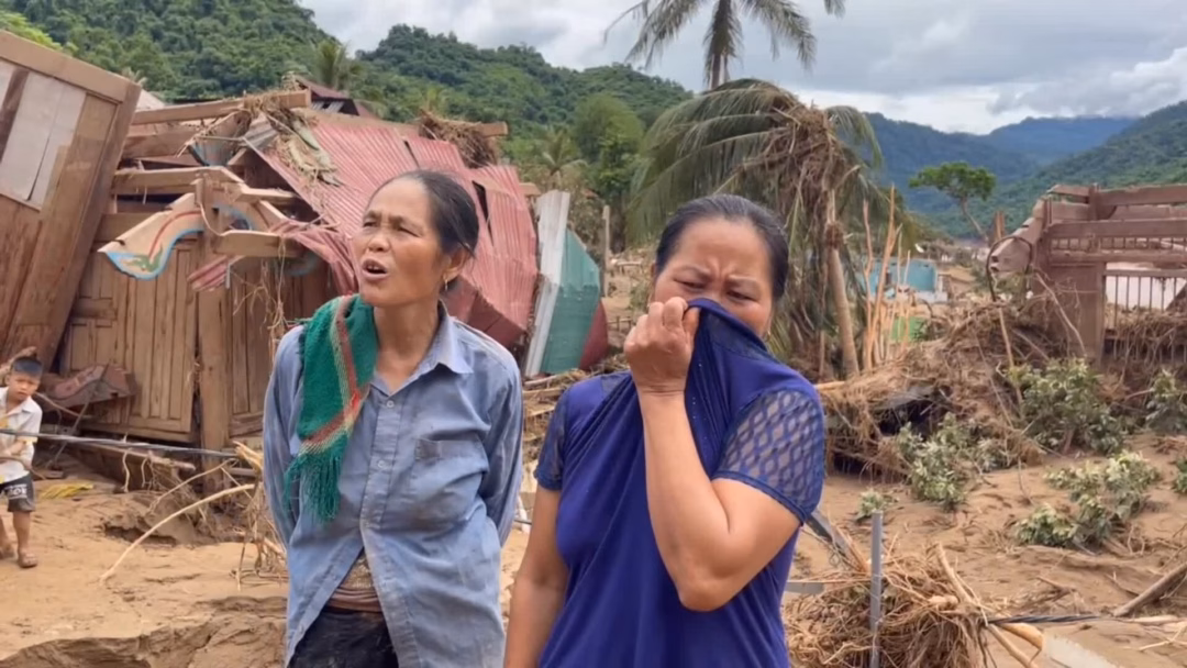 Cứu trợ Nghệ An: Người dân cần thuốc men, gạo và hy vọng sau lũ Khung cảnh tan hoang của xã Mỹ Lý sau lũ lớn (Ảnh: Lương Bảy).
