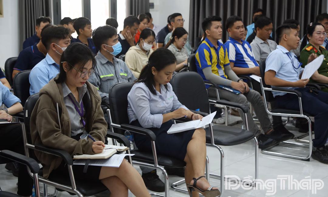 Đồng Tháp: Tuyên truyền luật phòng cháy chữa cháy cho người dân khu công nghiệp Đại diện các công ty của KCN rất quan tâm đến các quy định về PCCC.
