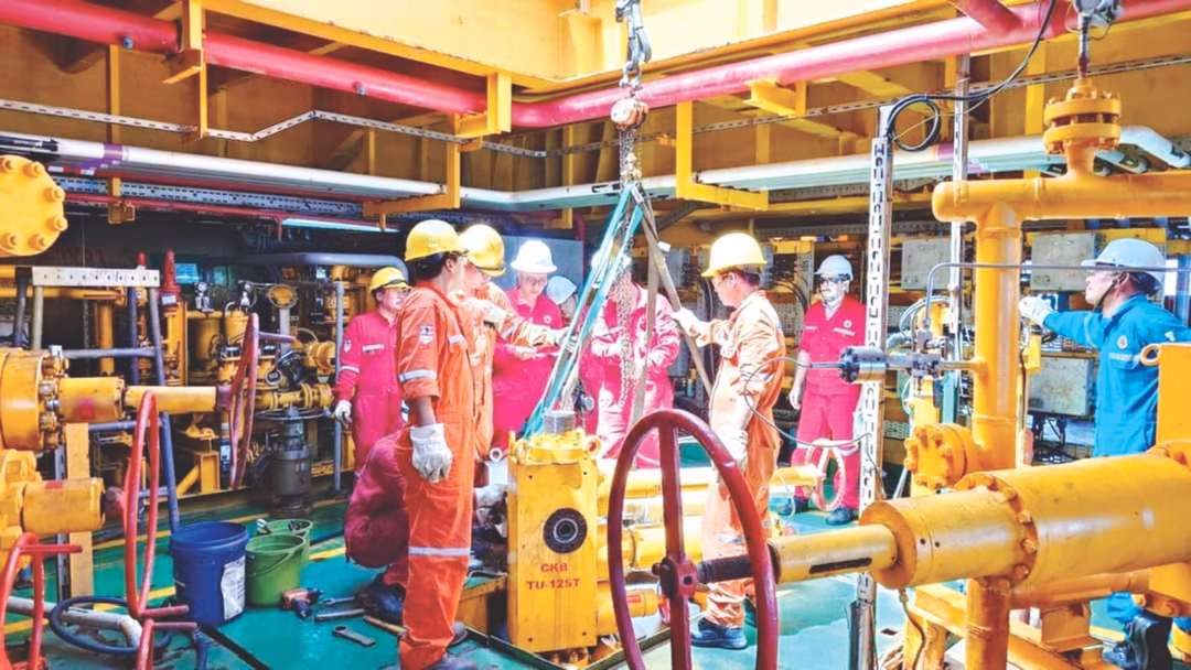 Petrovietnam đổi mới công tác quản trị để vượt khó Với phương châm “Một đội ngũ – Một mục tiêu”, người lao động Petrovietnam quyết tâm hoàn thành thắng lợi các nhiệm vụ sản xuất kinh doanh.