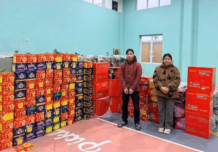 Cảnh s&aacute;t bắt giữ đối tượng mua b&aacute;n ph&aacute;o nổ