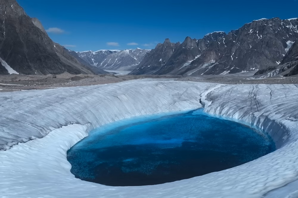 Cảnh quan băng gi&aacute; Greenland, một v&ugrave;ng chiến lược tr&ecirc;n đảo tự trị Greenland thuộc Đan Mạch