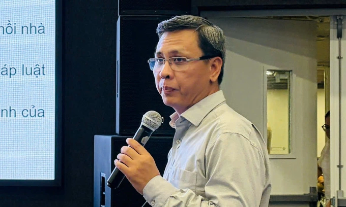 TS Phạm Trần Hải tr&igrave;nh b&agrave;y về nhu cầu nh&agrave; ở x&atilde; hội tại hội thảo TP.HCM