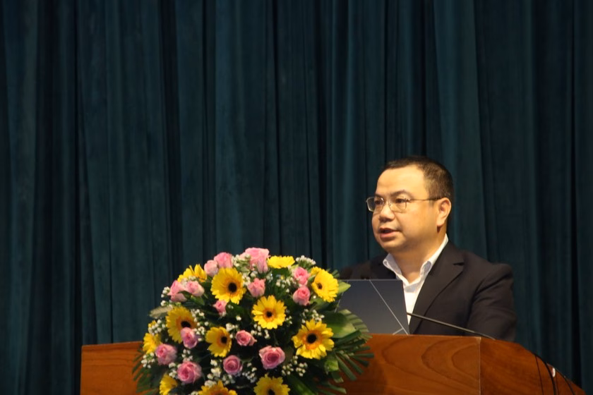 Ông Lê Nam Trung phát biểu tại hội thảo Ông Lê Nam Trung phát biểu tại hội thảo