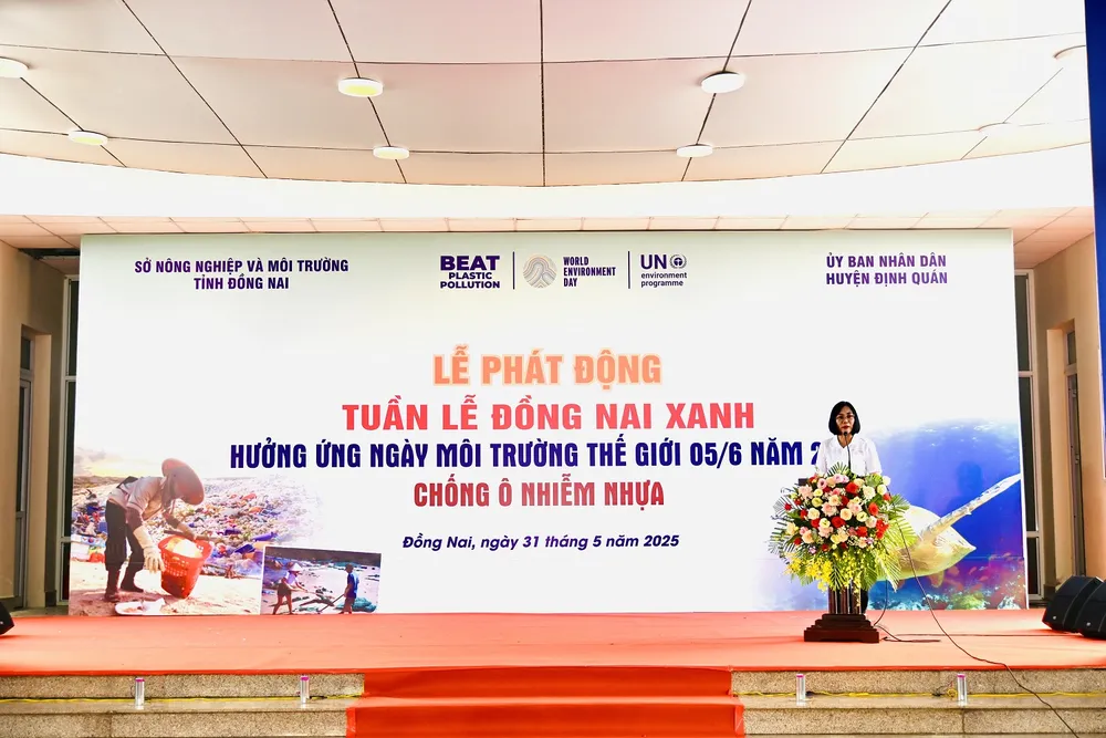 Bà Nguyễn Thị Hoàng - Phó Chủ tịch UBND tỉnh Đồng Nai phát biểu khai mạc buổi lễ phát động Tuần lễ Đồng Nai xanh Bà Nguyễn Thị Hoàng - Phó Chủ tịch UBND tỉnh Đồng Nai phát biểu khai mạc buổi lễ phát động Tuần lễ Đồng Nai xanh