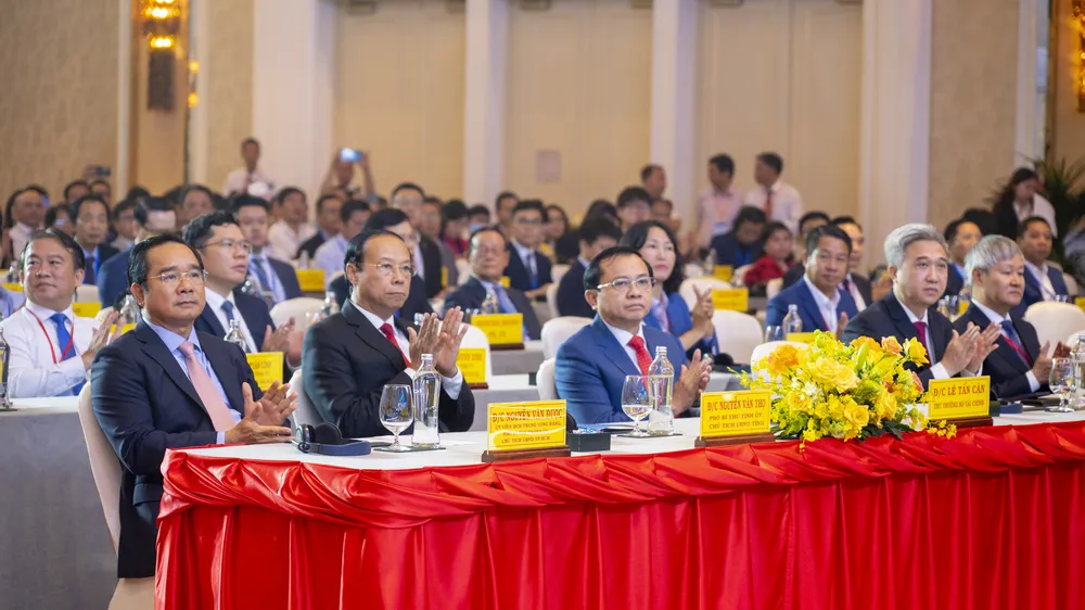 Chủ tịch UBND TPHCM Nguyễn Văn Được dự hội nghị đầu tư tỉnh Bà Rịa - Vũng Tàu 2025 Chủ tịch UBND TPHCM Nguyễn Văn Được dự hội nghị đầu tư tỉnh Bà Rịa - Vũng Tàu 2025