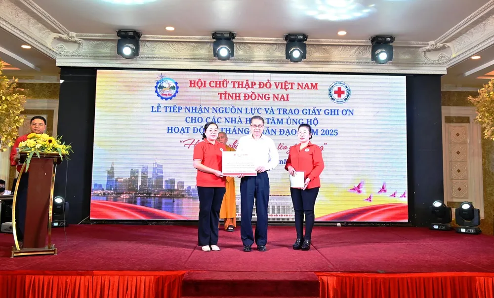Hội Chữ thập đỏ tỉnh Đồng Nai trao bảng tri ân cho đại diện Vedan Việt Nam hỗ trợ Tháng nhân đạo 2025 Hội Chữ Thập Đỏ tỉnh Đồng Nai trao bảng tri ân cho đại diện Vedan Việt Nam hỗ trợ Tháng Nhân Đạo 2025