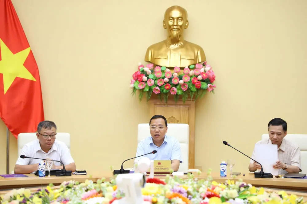 Thứ trưởng Bộ Công thương Nguyễn Hoàng Long chủ trì cuộc họp