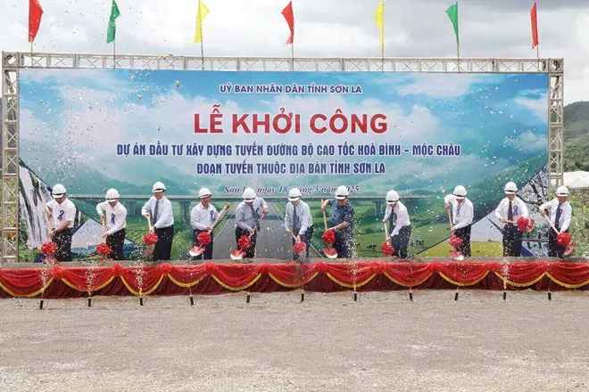 Lễ khởi công cao tốc Hòa Bình - Mộc Châu Khởi công cao tốc Hòa Bình - Mộc Châu