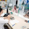 Giao dịch tại VPBank Khách hàng giao dịch tại Ngân hàng TMCP Việt Nam Thịnh Vượng (VPBank)