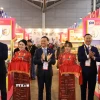 Khai trương Không gian giới thiệu sản phẩm tiêu biểu Các đại biểu cắt băng khai trương Không gian giới thiệu sản phẩm tiêu biểu của doanh nghiệp Thành phố Hồ Chí Minh.