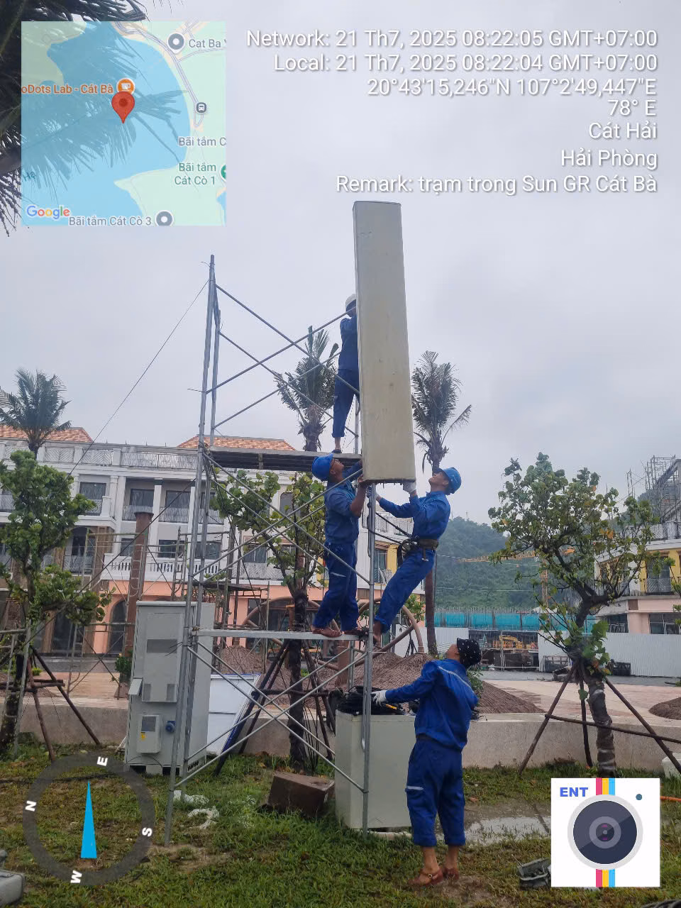 VNPT tiến hành thu thiết bị trạm phát sóng lưu động VinaPhone tại Cát Bà để đảm bảo an toàn. Ảnh: PV