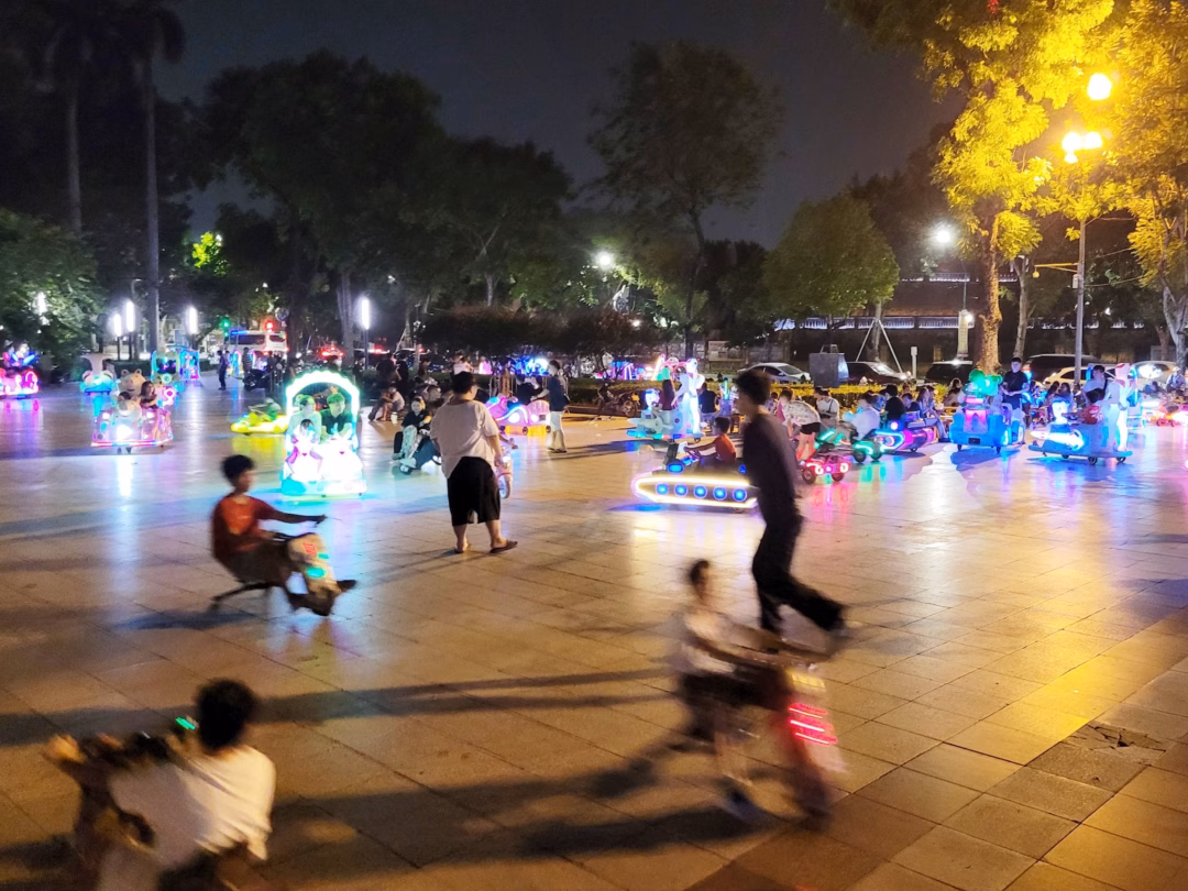 Cẩn thận với xe điện 3 bánh: Nguy cơ tai nạn cho trẻ em Khung cảnh giao thông