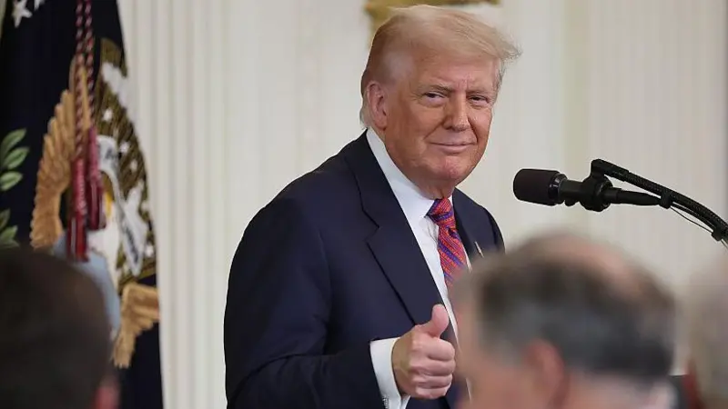 Mỹ yêu cầu công bố tài liệu về tội ác tình dục của Jeffrey Epstein liên quan đến ông Trump Chụp lại hình ảnh, Ông Trump là một trong nhiều người nổi tiếng từng là bạn của tỷ phú Jeffrey Epstein