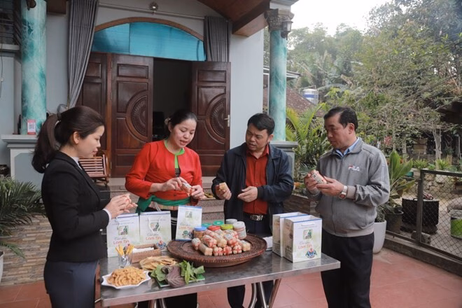 Phú Thọ: Thịt chua Mường Vang vươn lên thành đặc sản OCOP Sản phẩm thịt chua Tuấn Linh đã trở thành món ăn quen thuộc, được nhiều thực khách ưa chuộng.Ảnh: Hằng Nguyễn