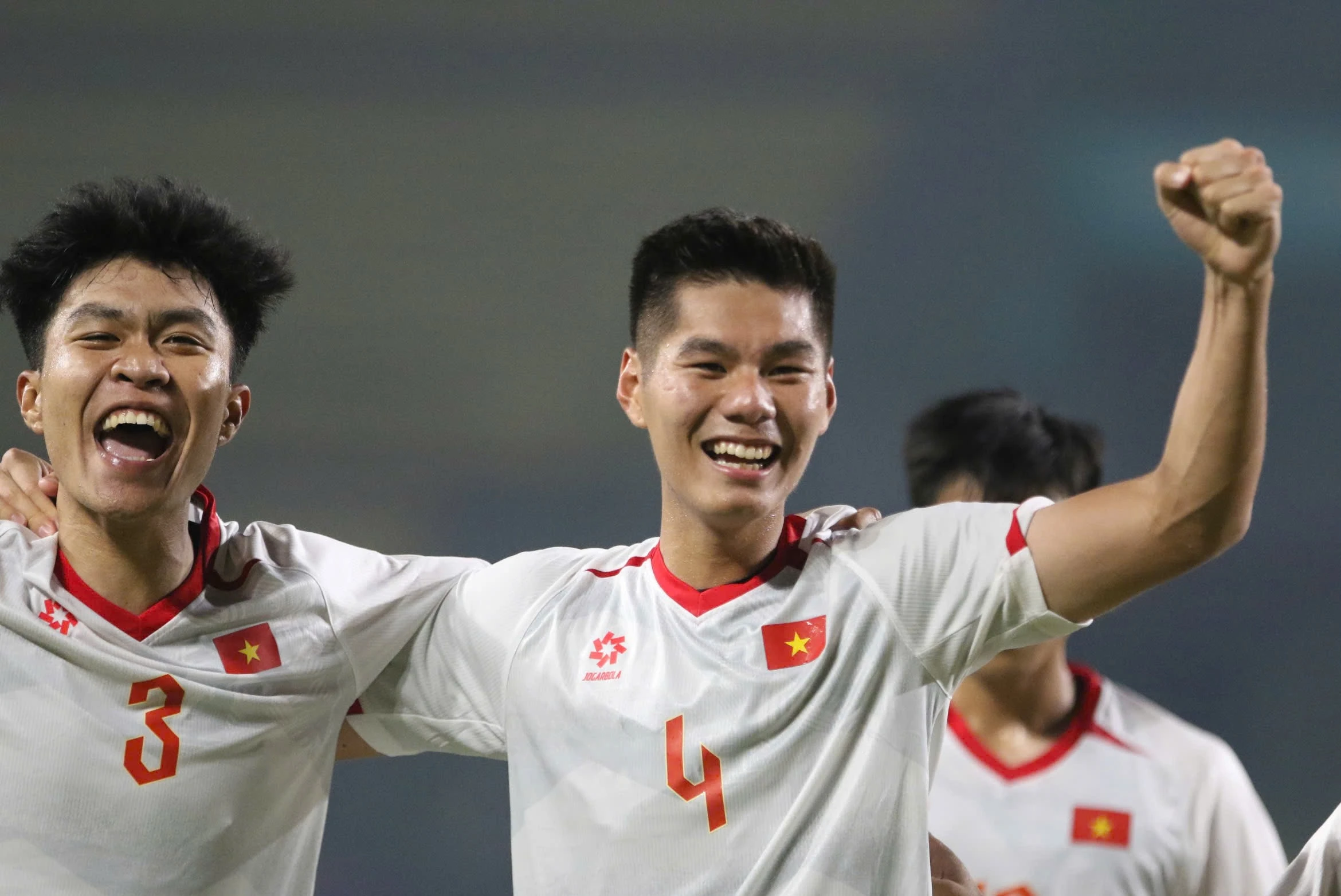 Quảng Nam rút lui, V.League 2 có 9 đội tham dự Cầu thủ lập cú đúp cho U23 Việt Nam từng muốn bỏ bóng đá