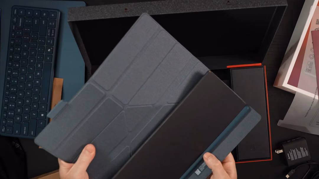 Lenovo Yoga Book 9i Gen 10 – Ultrabook hai màn hình OLED ấn tượng