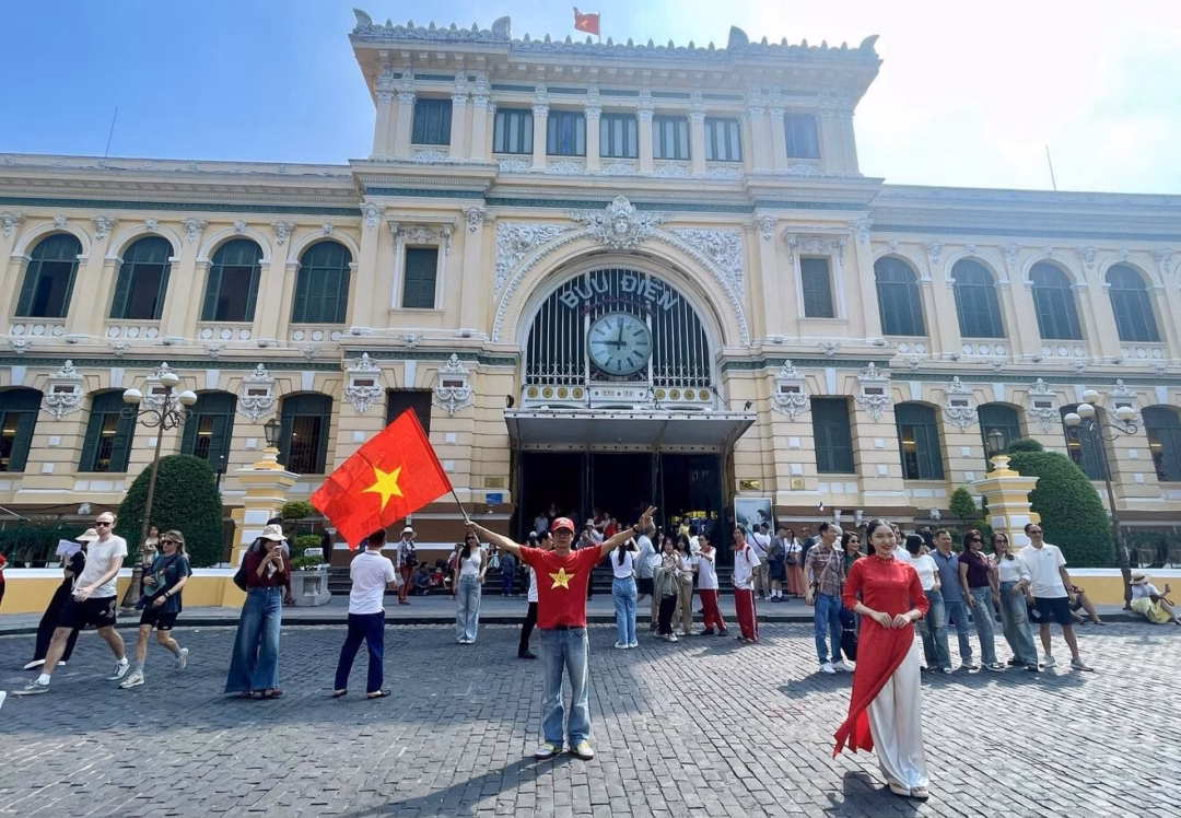 TP Hồ Chí Minh đón hơn 26 triệu lượt khách du lịch trong 7 tháng đầu năm Từ đầu năm 2025 đến nay, đường sách TP Hồ Chí Minh thu hơn 31 tỷ đồng. Ảnh: Thu Huyền