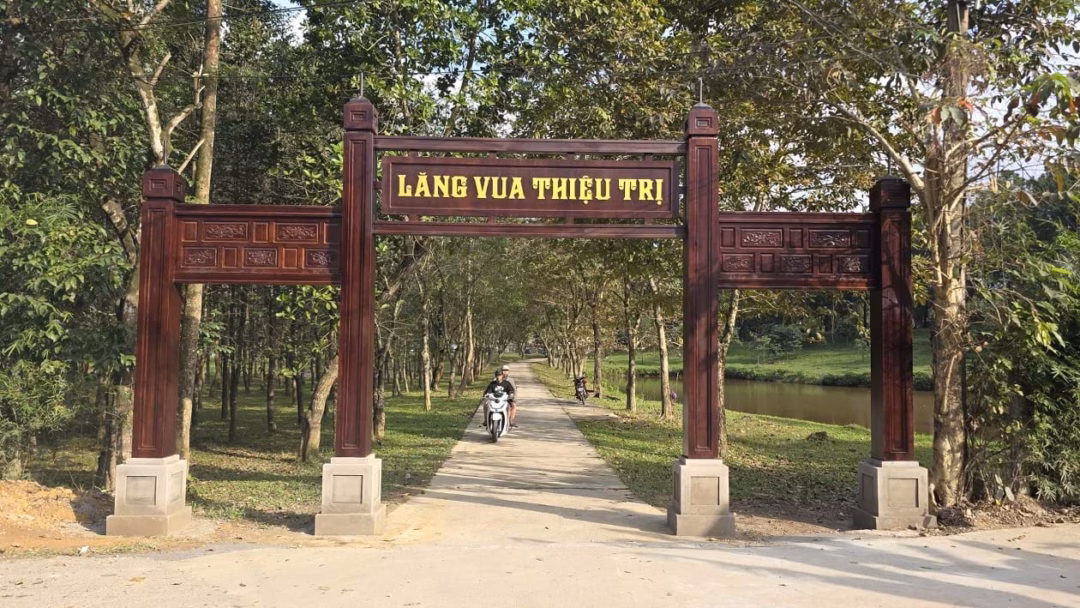 Cổng chào tam quan lăng vua Thiệu Trị Cổng chào mới tại lăng vua Thiệu Trị