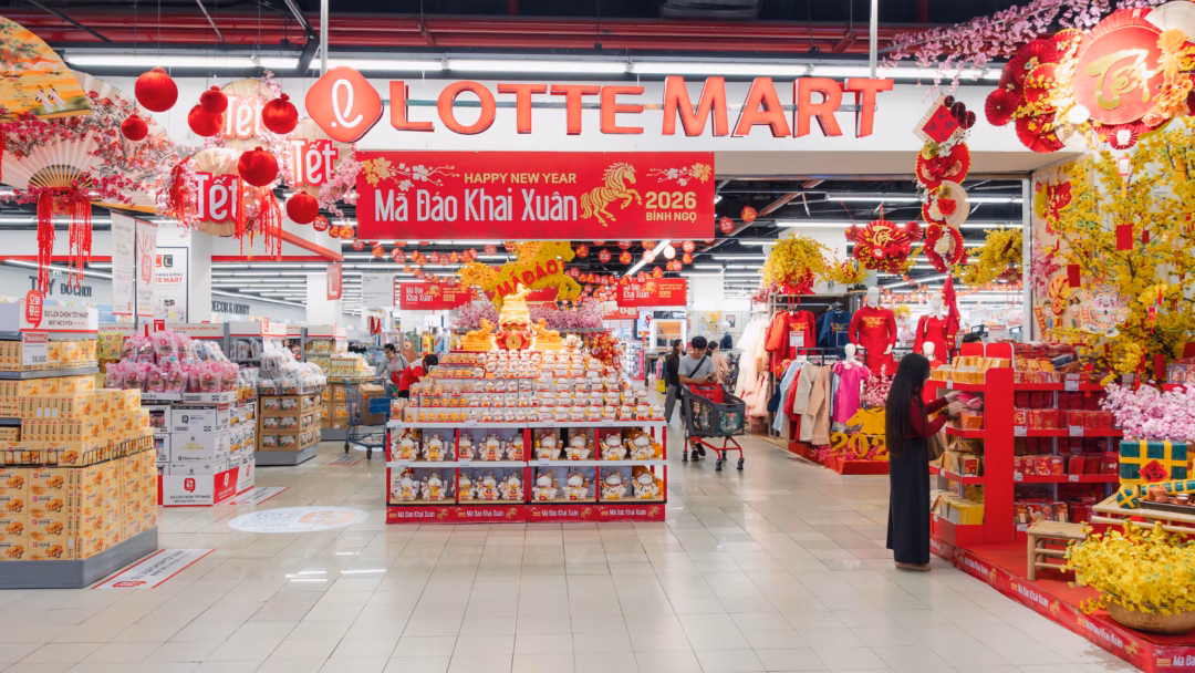 Kh&ocirc;ng kh&iacute; mua sắm Tết tại si&ecirc;u thị LOTTE MART 2026