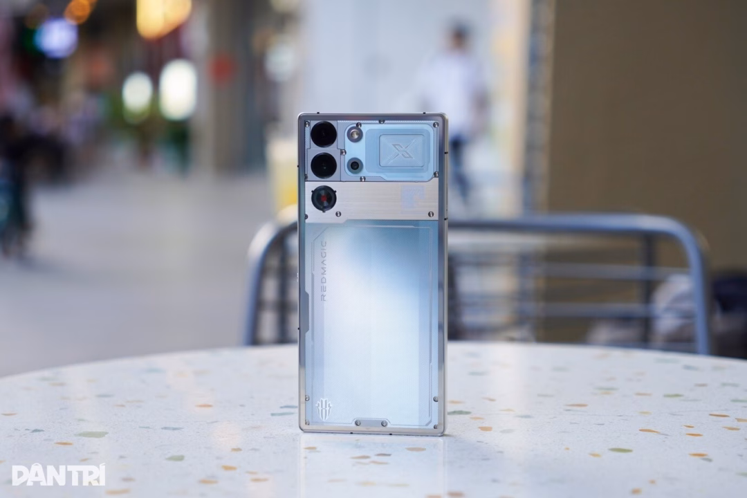 REDMAGIC 10S Pro – Smartphone gaming mạnh mẽ với thiết kế độc đáo