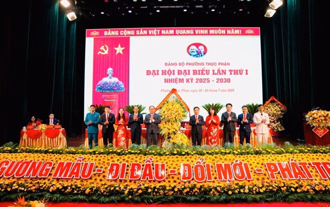 Cao Bằng: Đại hội điểm Đảng bộ phường Thục Phán với tinh thần đổi mới và phát triển bền vững Bí thư Tỉnh ủy Cao Bằng Quản Minh Cường phát biểu chỉ đạo. Ảnh: Tân Văn