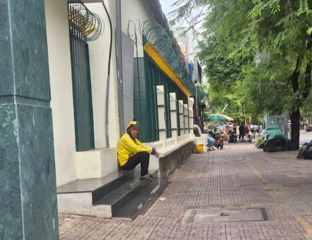 Người trẻ làm xe ôm công nghệ, giao hàng ở TP HCM rơi vào ‘trạng thái treo’ Có những người làm tài xế xe ôm công nghệ, giao hàng không dám tắt app, mỏi mòn đợi khách
