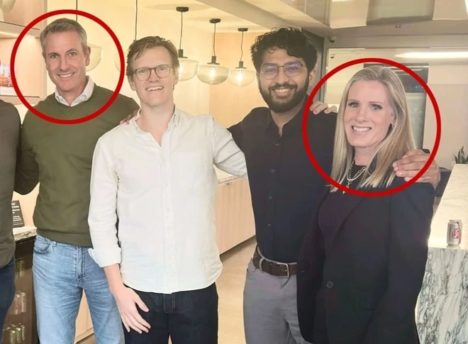 Nụ hôn “kiss cam” của CEO và nhân viên phá hủy 2 gia đình Andy Byron và Kristin Cabot đã từ chức sau vụ ngoại tình bị bắt tại trận ở concert. Ảnh: Bain Capital Ventures.