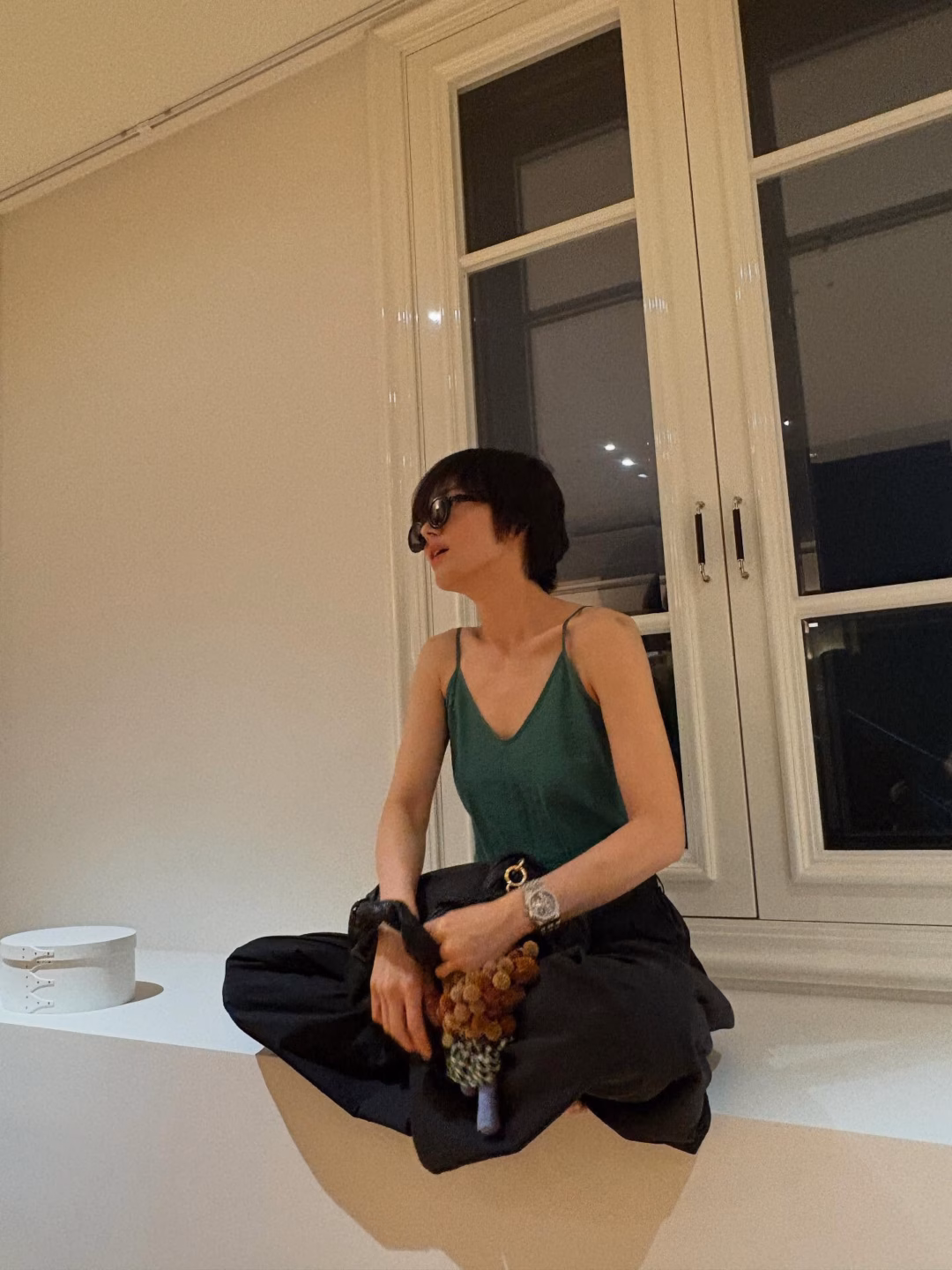 Song Hye Kyo lộ thân hình gầy gò đáng lo ngại Tuy nhiên, nhiều người nhận thấy thời gian gần đây, Song Hye Kyo có vẻ sụt cân. Người đẹp trông gầy gò, lộ cả xương quai xanh nhô cao.