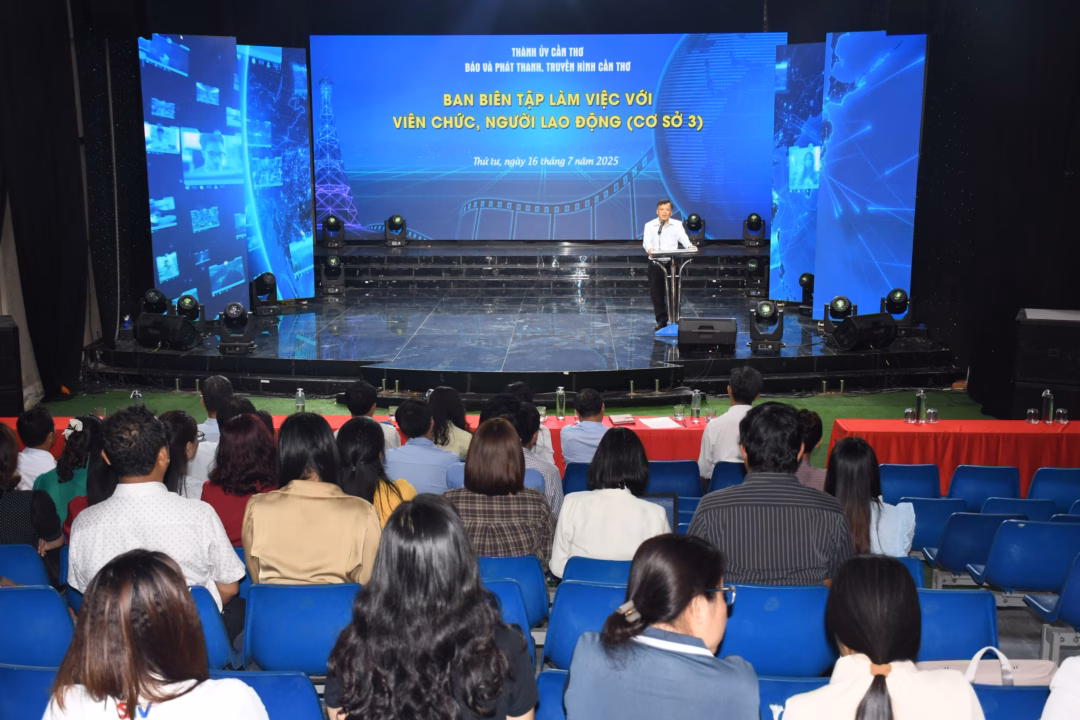 Lãnh đạo Báo Cần Thơ thăm và làm việc với cán bộ, nhân viên cơ sở 3