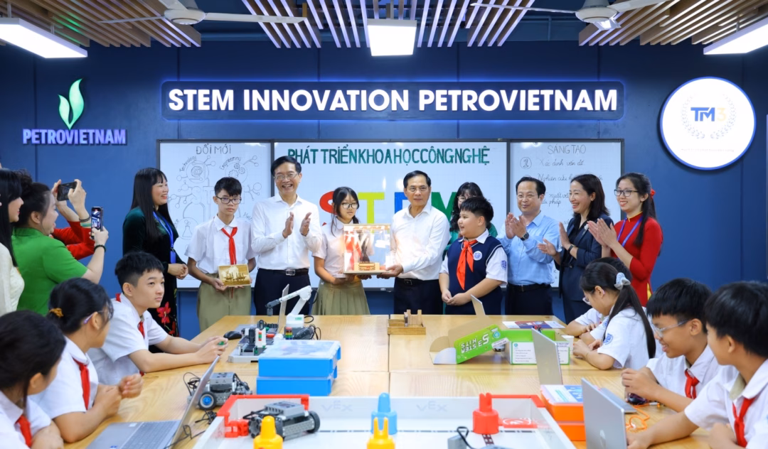 [VIDEO] Khánh thành 2 phòng thực hành STEM tại THCS Tây Mỗ và Tây Mỗ 3