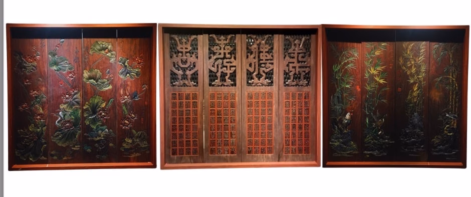Bộ cửa “12 cánh Trung Hiếu Môn” của nghệ nhân Trần Nam Tước được trưng bày ấn tượng tại triển lãm. Ảnh: LV