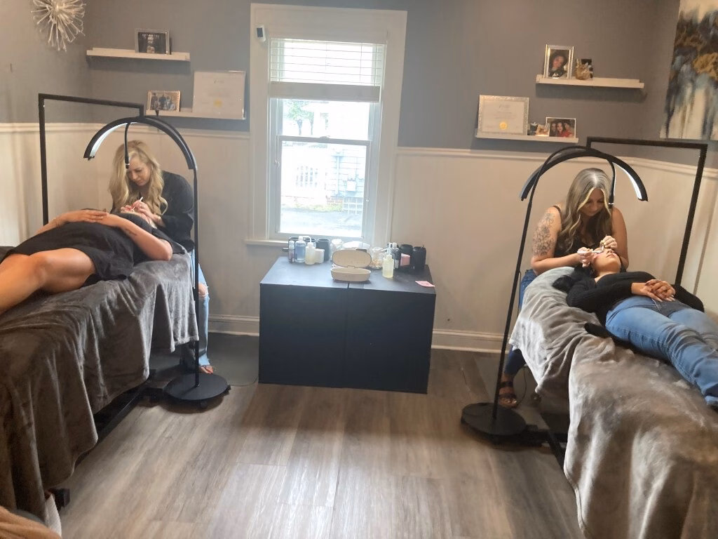 Cửa hàng Lash & Brow House – Không gian làm đẹp chuyên nghiệp ở Mentor