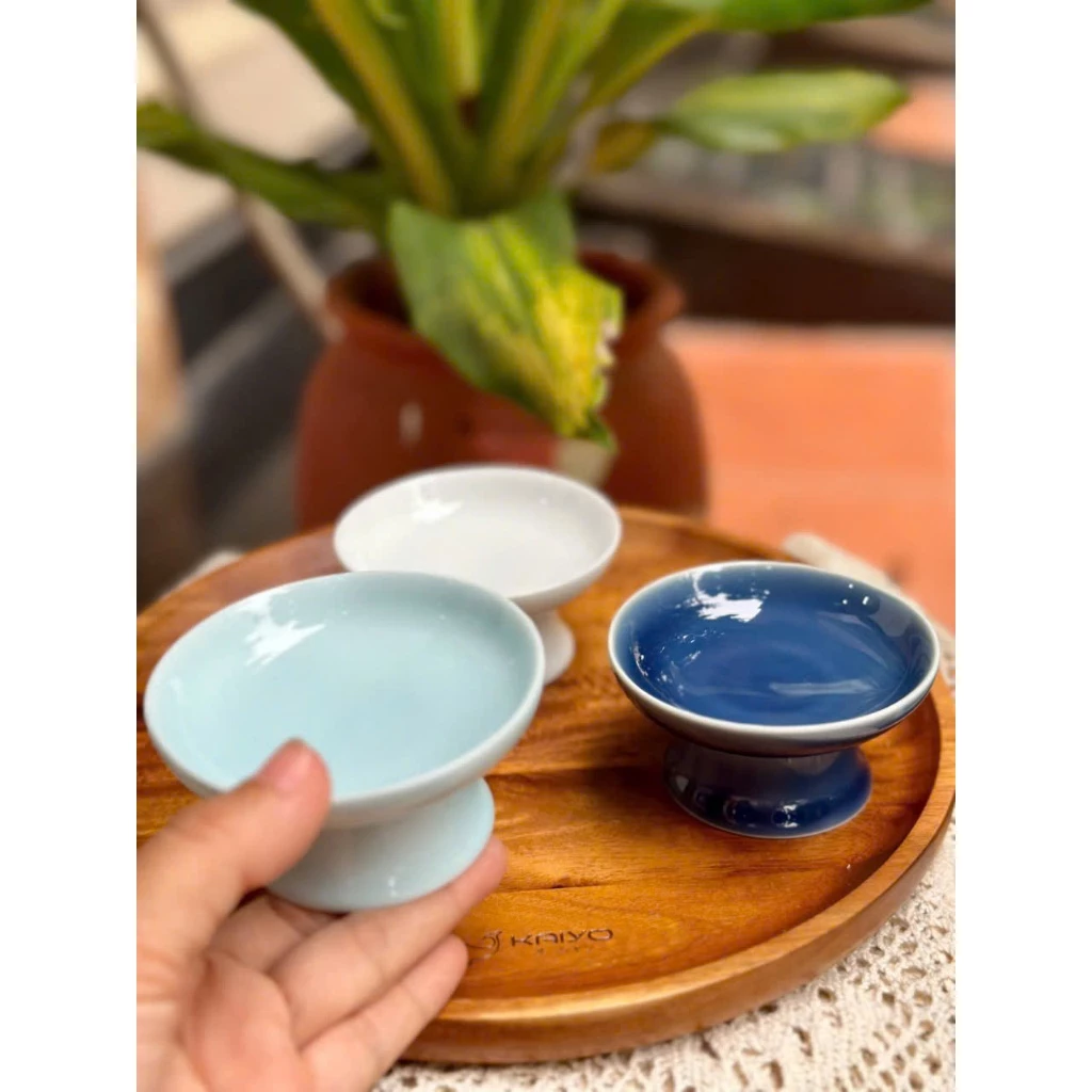 Làm thế nào để chọn đĩa đựng bánh kẹo phù hợp cho không gian trà đạo tại gia đình?